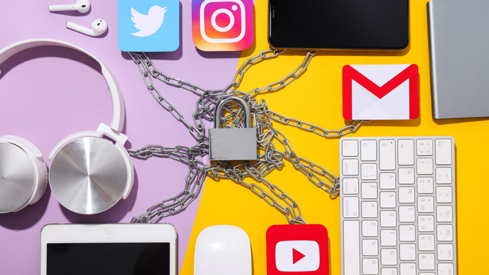 Smartphone with social network icons and a lock